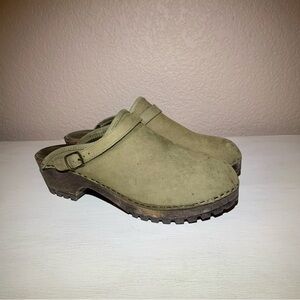 Vintage EDDIE BAUER Women’s Leather Clogs Wooden-Heel MADE IN USA - 12 green